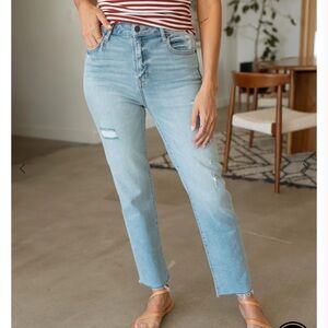Carly Los Angeles Distressed Jeans
